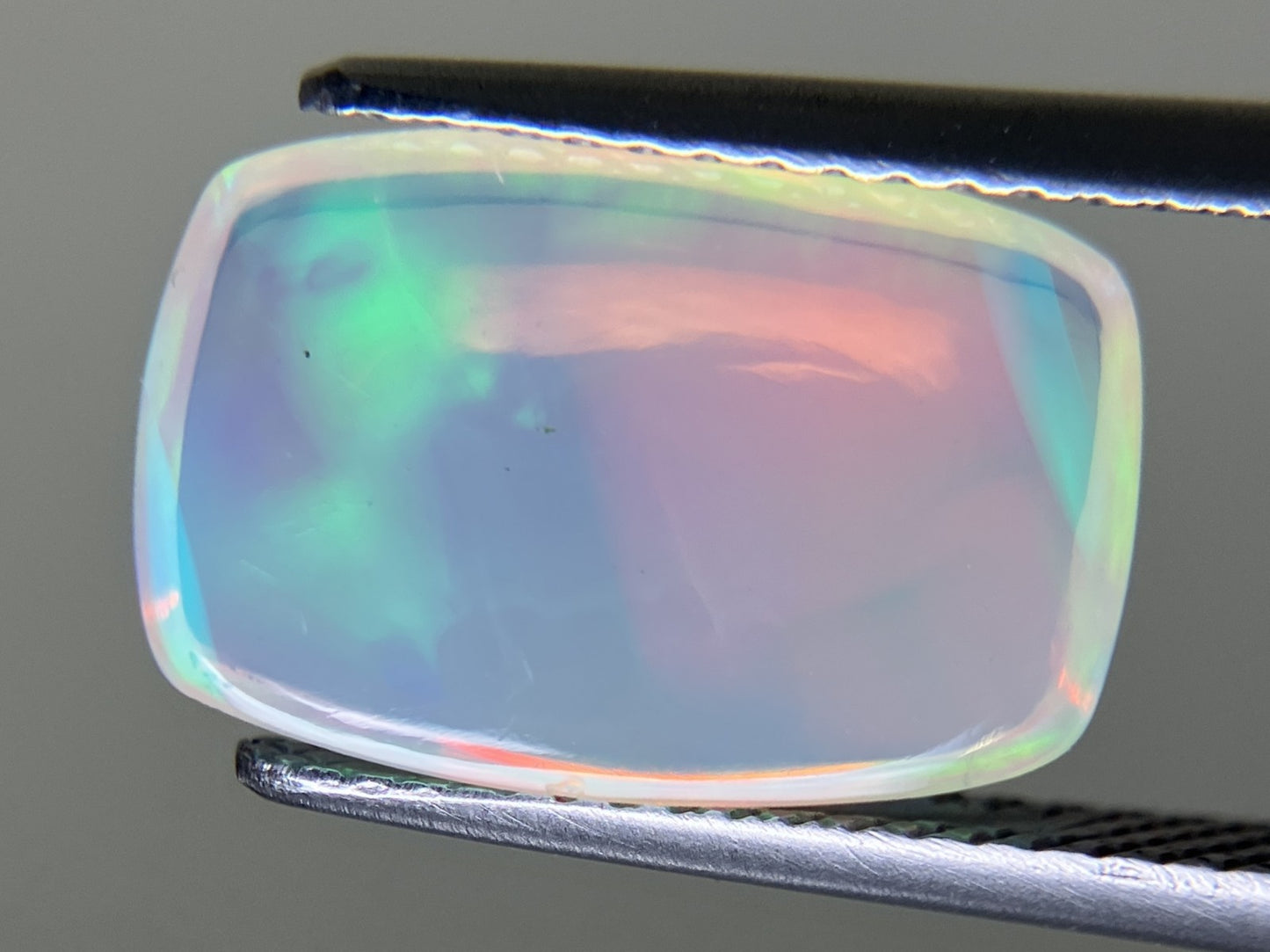 オパール 2.860ct 宝石ソーティング付き  13.5㎜×9.1㎜×3.8㎜  ルース（ 裸石 ） 3881YY
