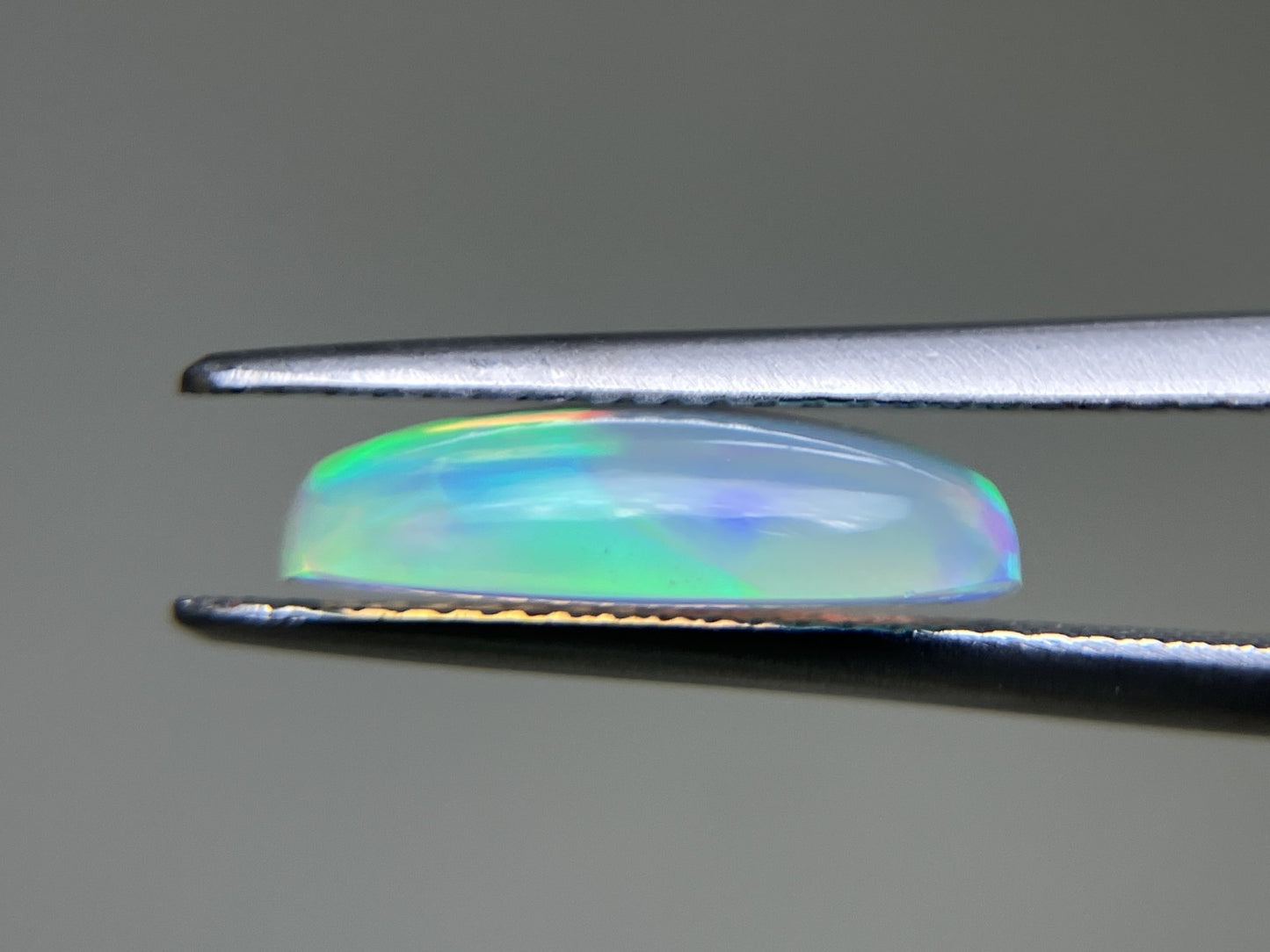 オパール 2.860ct 宝石ソーティング付き  13.5㎜×9.1㎜×3.8㎜  ルース（ 裸石 ） 3881YY