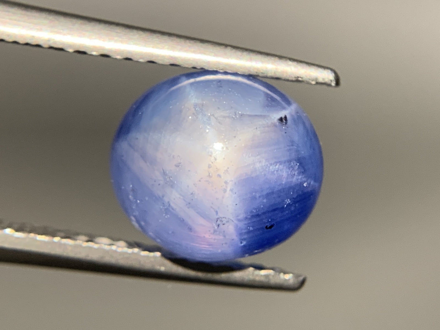 スターサファイア 3.868ct  宝石ソーティング付き  7.9㎜×7.1㎜×6.3㎜  ルース（ 裸石 ） 4189Y