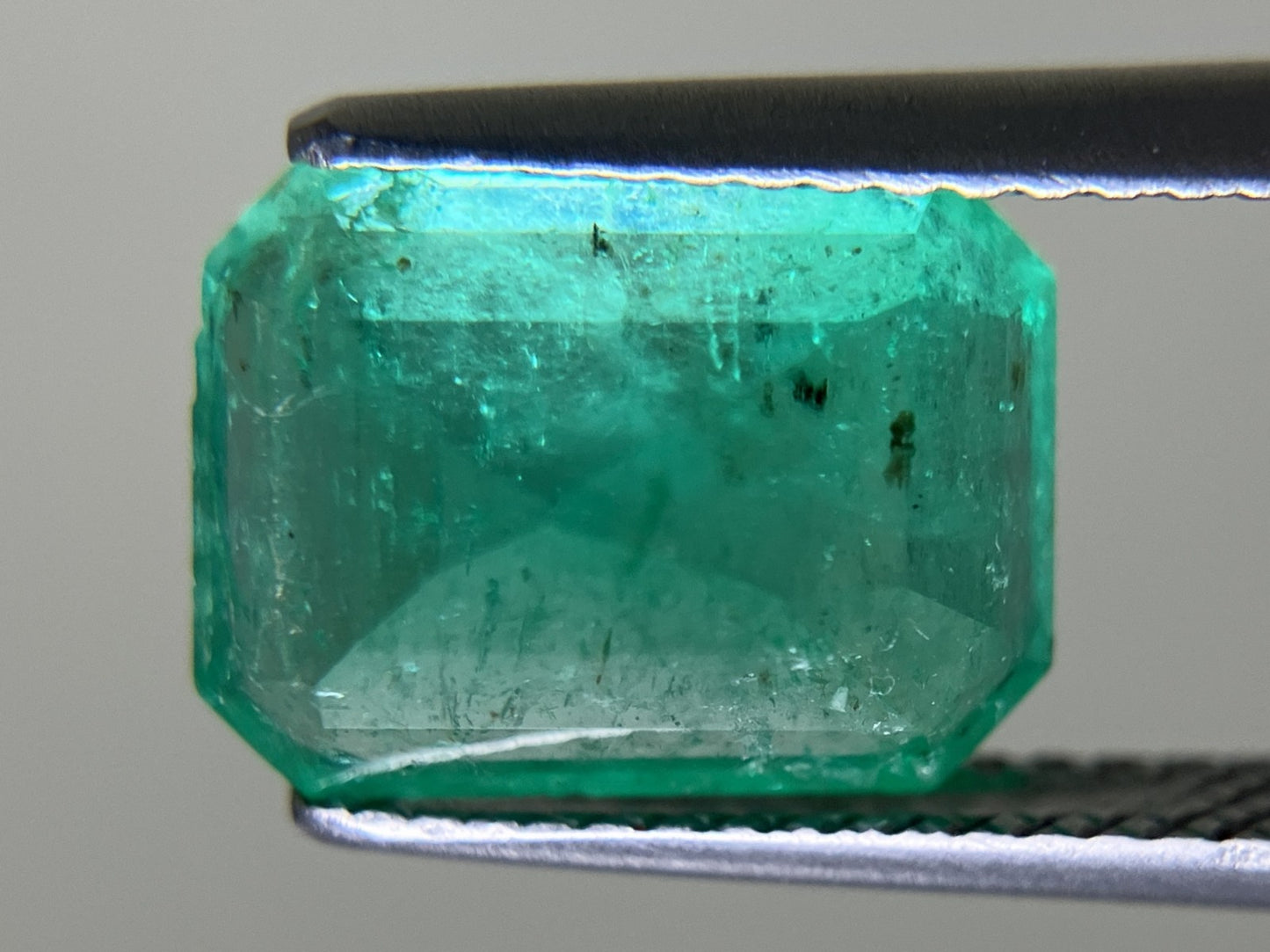 エメラルド 4.27ct 中央宝石ソーティング付き 11.1㎜×8.4㎜×6.5㎜ ルース（ 裸石 ） 4146YY