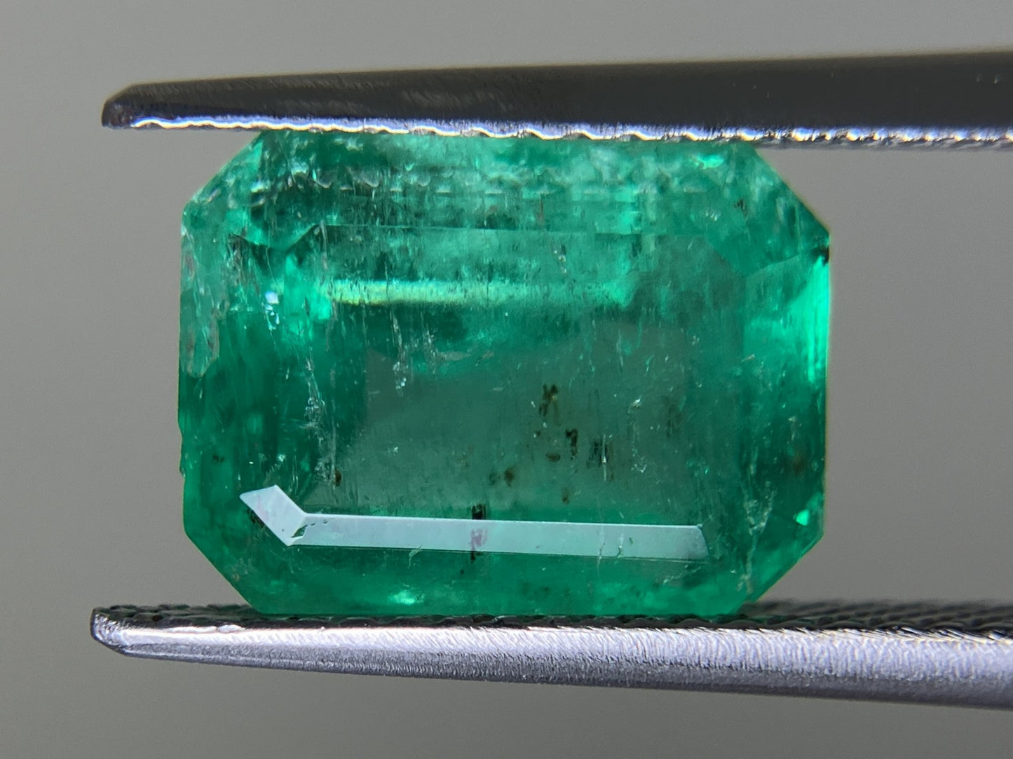 エメラルド 4.27ct 中央宝石ソーティング付き 11.1㎜×8.4㎜×6.5㎜ ルース（ 裸石 ） 4146YY