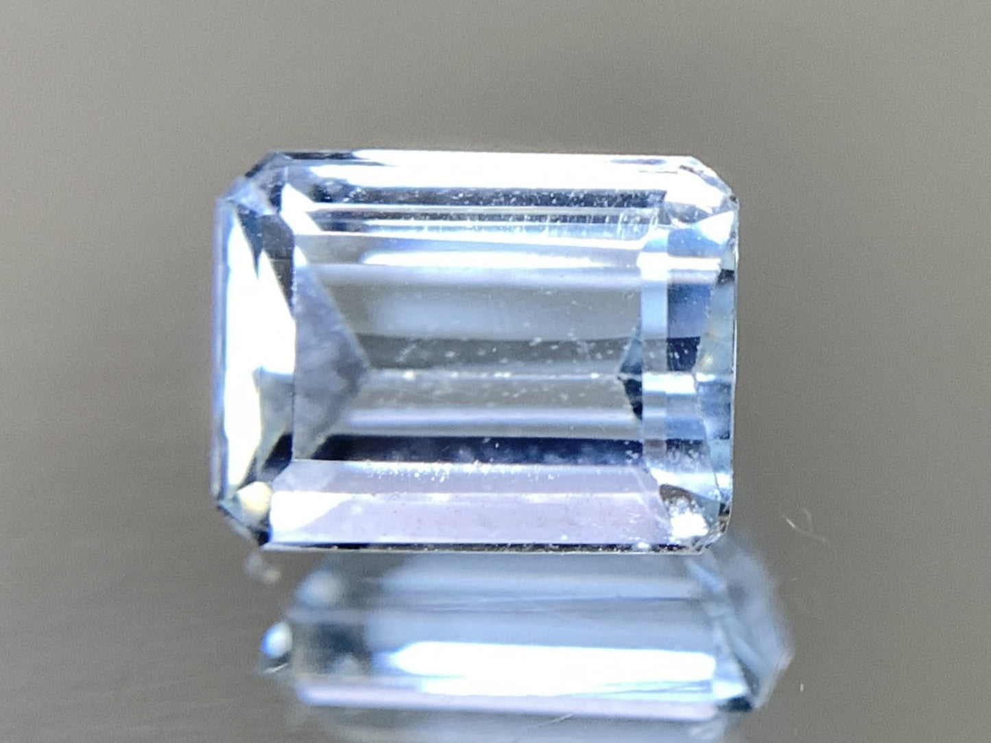 アクアマリン 1.362ct  宝石ソーティング付き  7.4㎜×5.7㎜×4.0㎜  天然 ルース（ 裸石 ） 4770Y