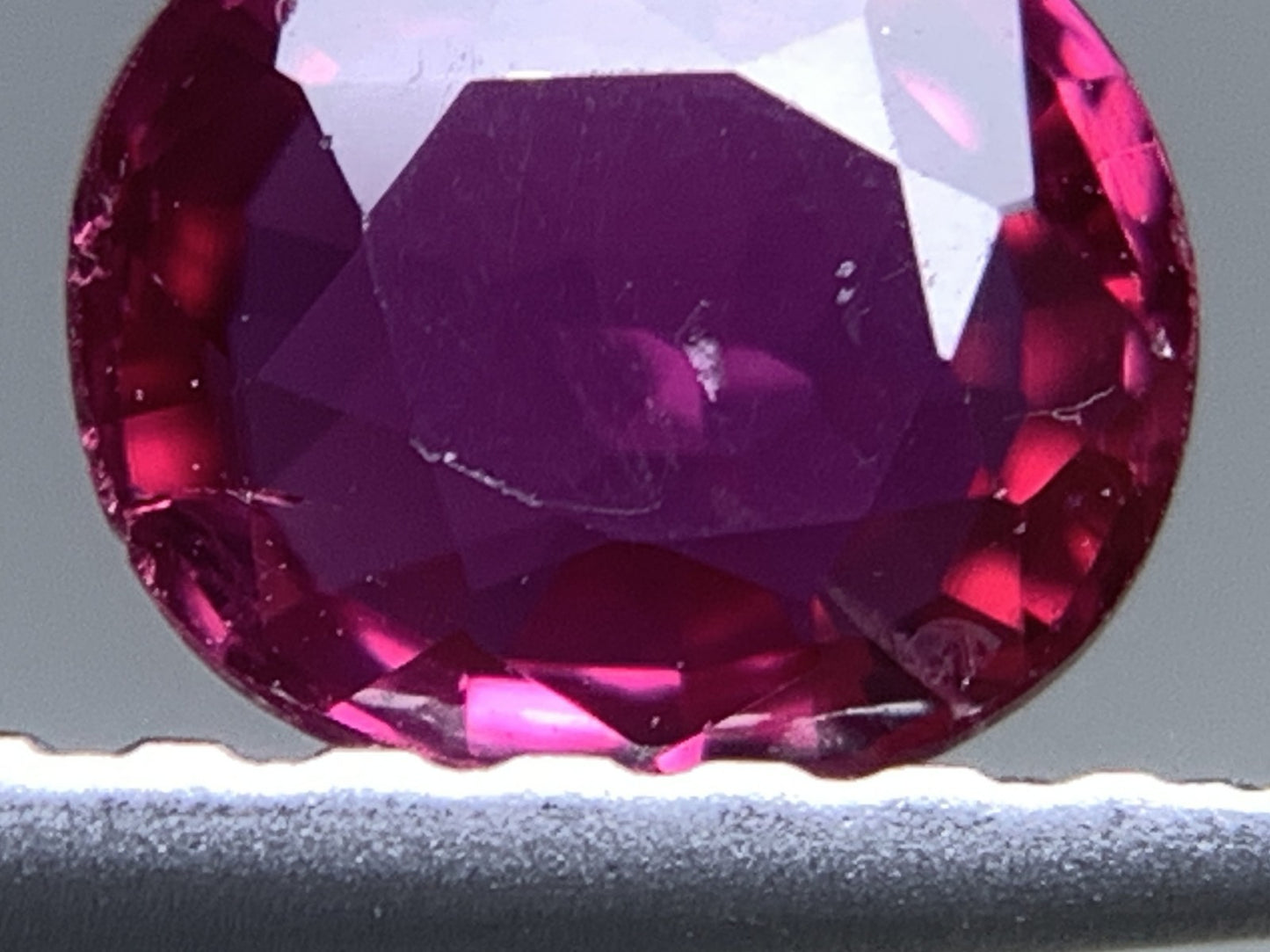 ルビー 天然 0.567ct 中央宝石ソーティング付き 5.25㎜×4.54㎜×2.37㎜ ルース（ 裸石 ） 5664Y