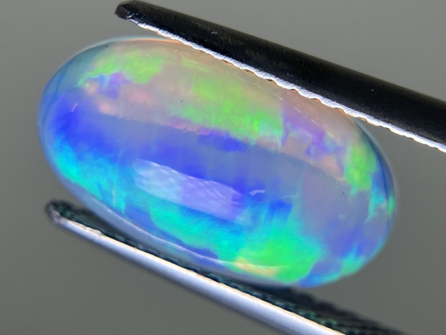 オパール 2.435ct 宝石ソーティング付き  13.6㎜×7.8㎜×5.0㎜  ルース（ 裸石 ） 3902YY