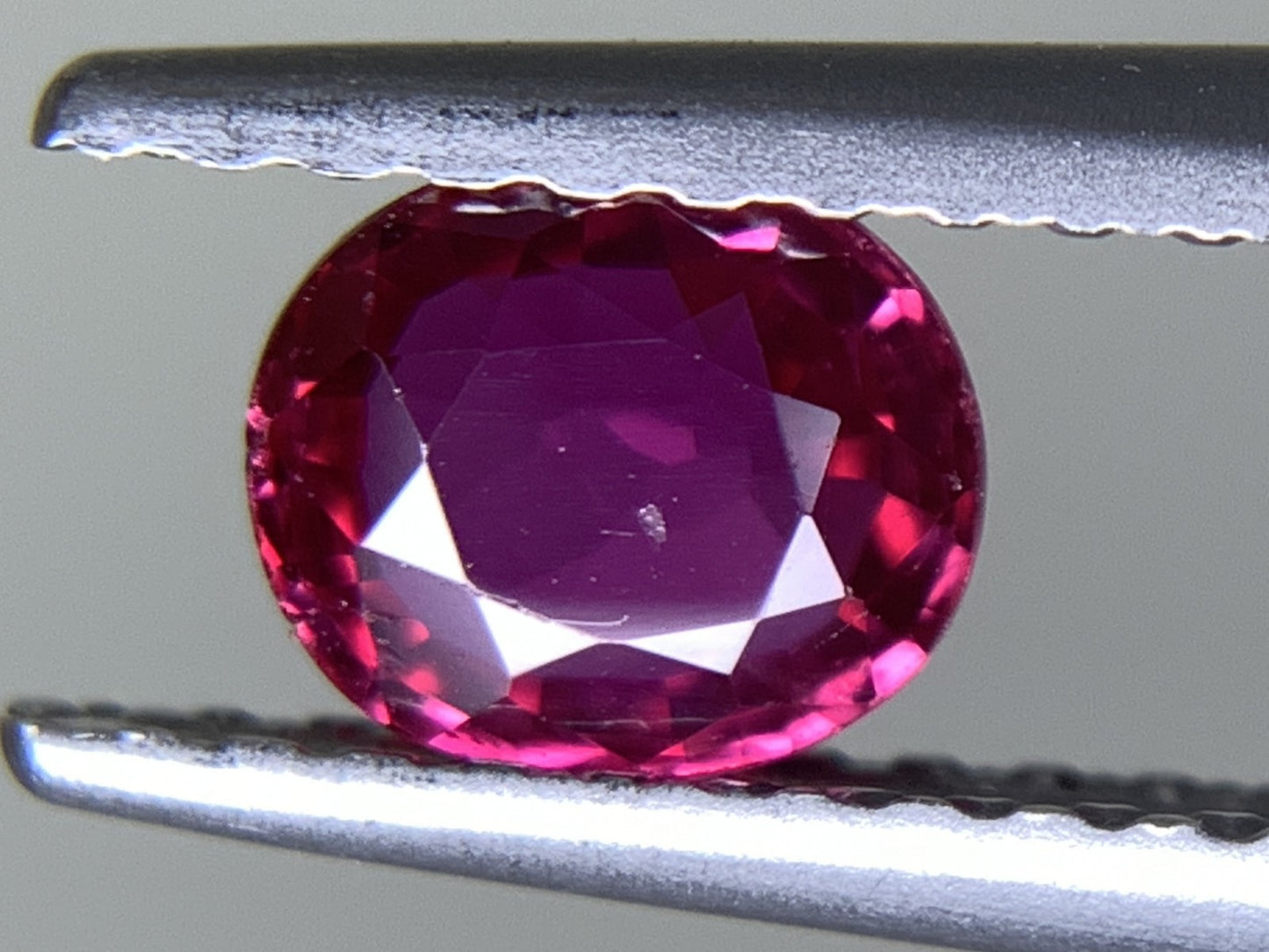 ルビー 天然 0.567ct 中央宝石ソーティング付き 5.25㎜×4.54㎜×2.37㎜ ルース（ 裸石 ） 5664Y