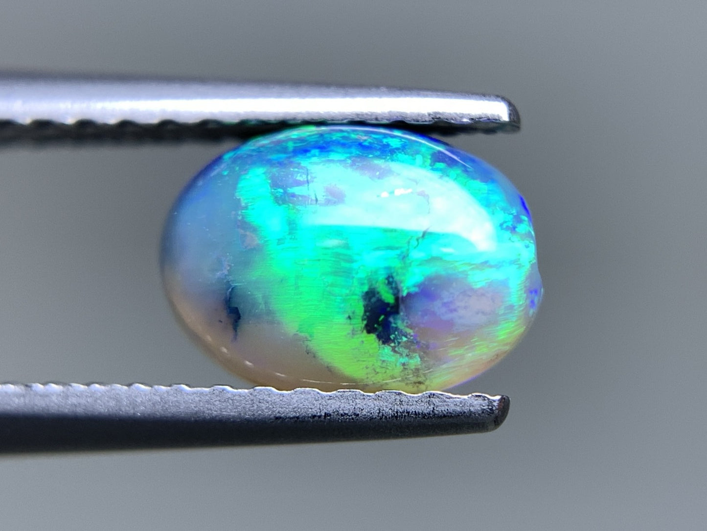 ブラックオパール 天然 0.982ct 宝石ソーティング付き 7.6㎜×5.5㎜×3.5㎜ ルース（ 裸石 ） 7377Y