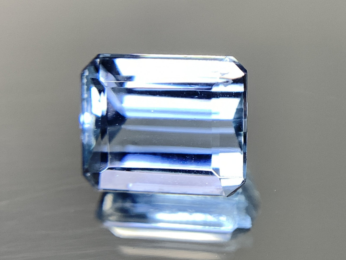 アクアマリン 2.501ct  宝石ソーティング付き  8.6㎜×7.1㎜×5.0㎜  天然 ルース（ 裸石 ） 4779Y