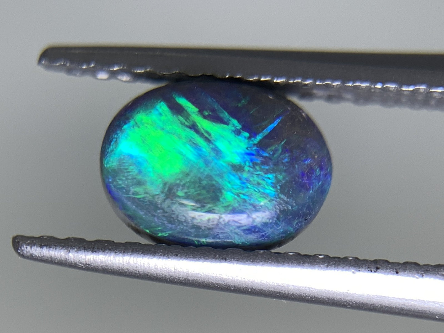 ブラックオパール 0.789ct 宝石ソーティング付き  7.0㎜×5.4㎜×3.2㎜ ルース（ 裸石 ） 2292Y