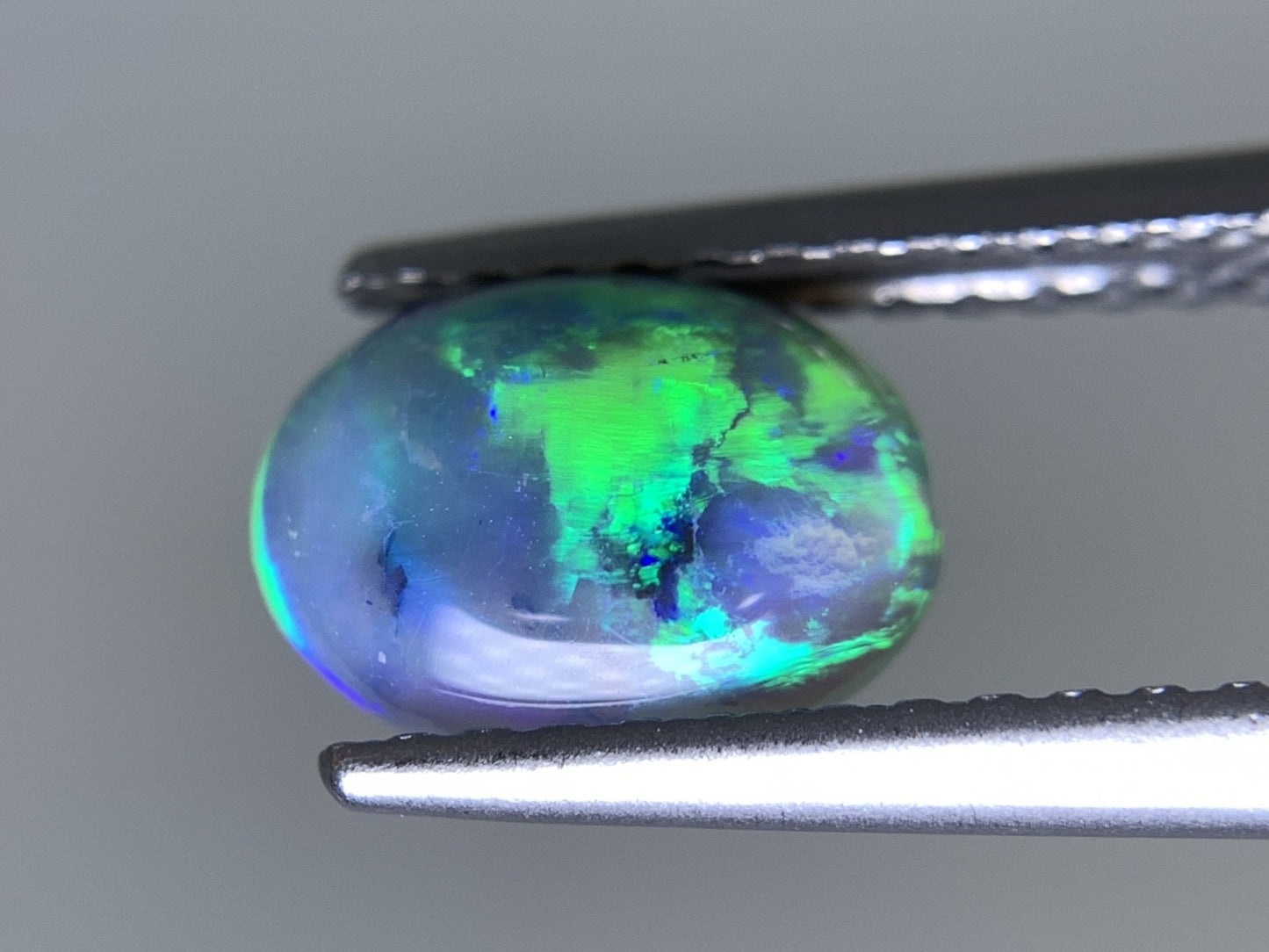 ブラックオパール 天然 0.982ct 宝石ソーティング付き 7.6㎜×5.5㎜×3.5㎜ ルース（ 裸石 ） 7377Y