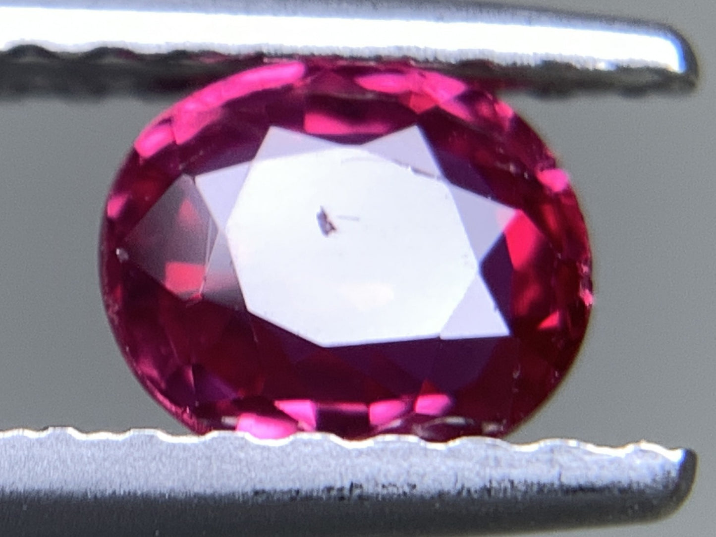 ルビー 天然 0.567ct 中央宝石ソーティング付き 5.25㎜×4.54㎜×2.37㎜ ルース（ 裸石 ） 5664Y