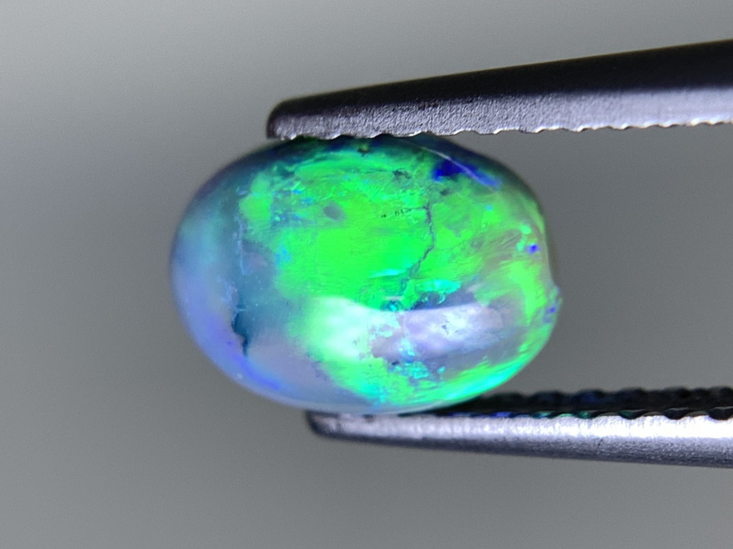 ブラックオパール 天然 0.982ct 宝石ソーティング付き 7.6㎜×5.5㎜×3.5㎜ ルース（ 裸石 ） 7377Y