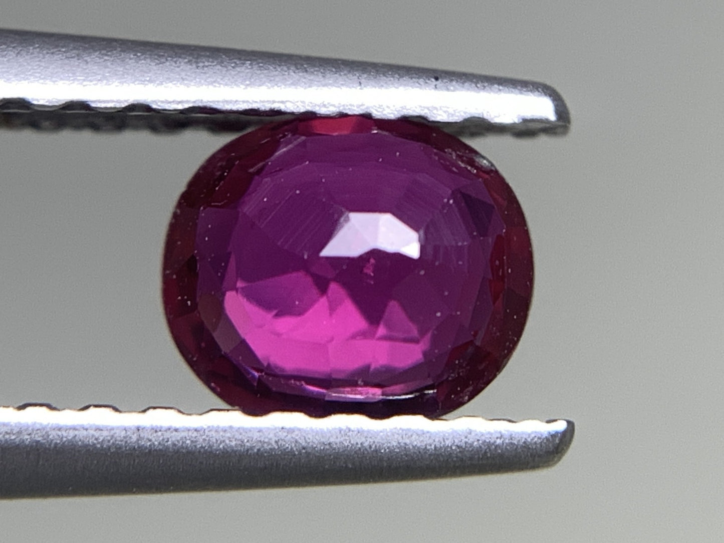ルビー 天然 0.567ct 中央宝石ソーティング付き 5.25㎜×4.54㎜×2.37㎜ ルース（ 裸石 ） 5664Y