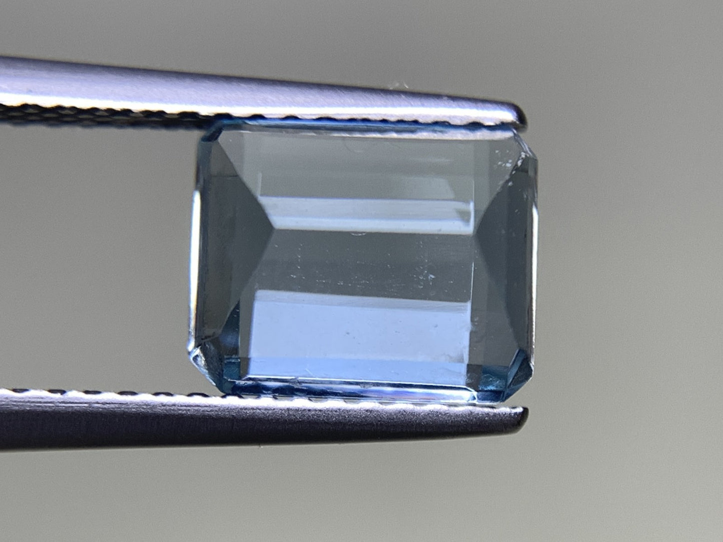 アクアマリン 2.501ct  宝石ソーティング付き  8.6㎜×7.1㎜×5.0㎜  天然 ルース（ 裸石 ） 4779Y