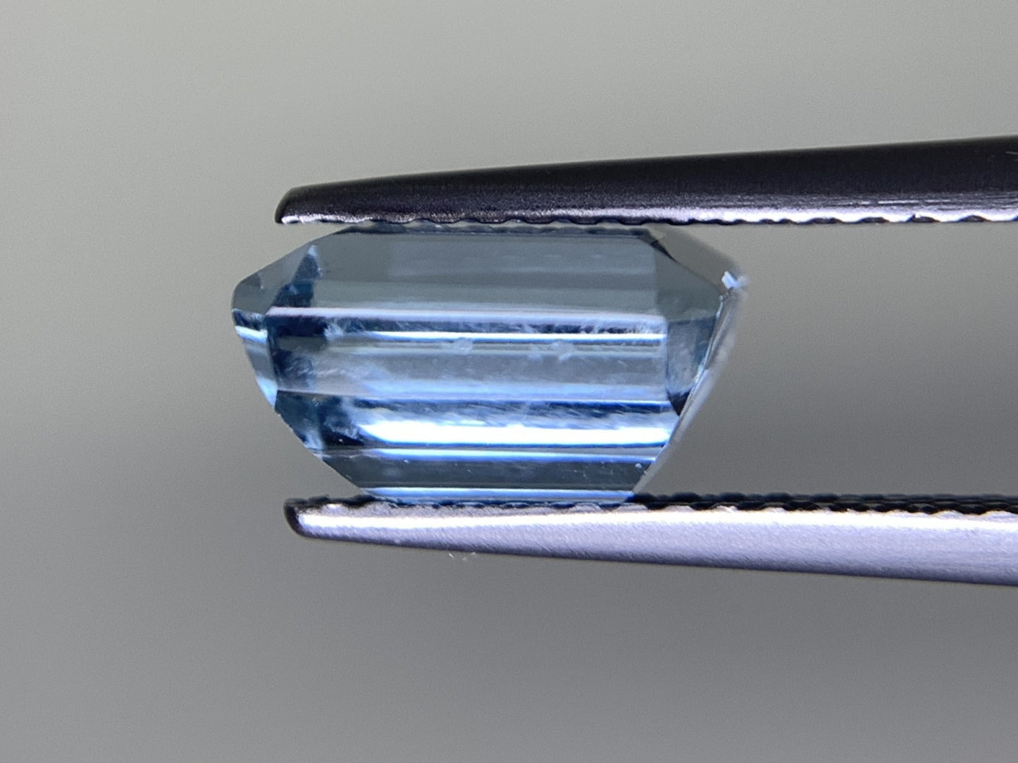 アクアマリン 2.501ct  宝石ソーティング付き  8.6㎜×7.1㎜×5.0㎜  天然 ルース（ 裸石 ） 4779Y