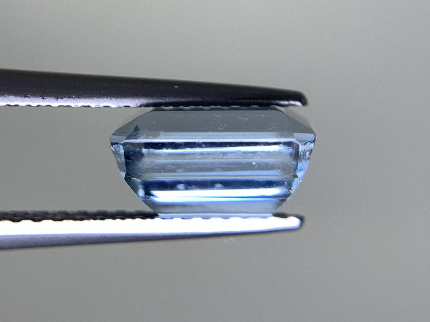 アクアマリン 2.501ct  宝石ソーティング付き  8.6㎜×7.1㎜×5.0㎜  天然 ルース（ 裸石 ） 4779Y
