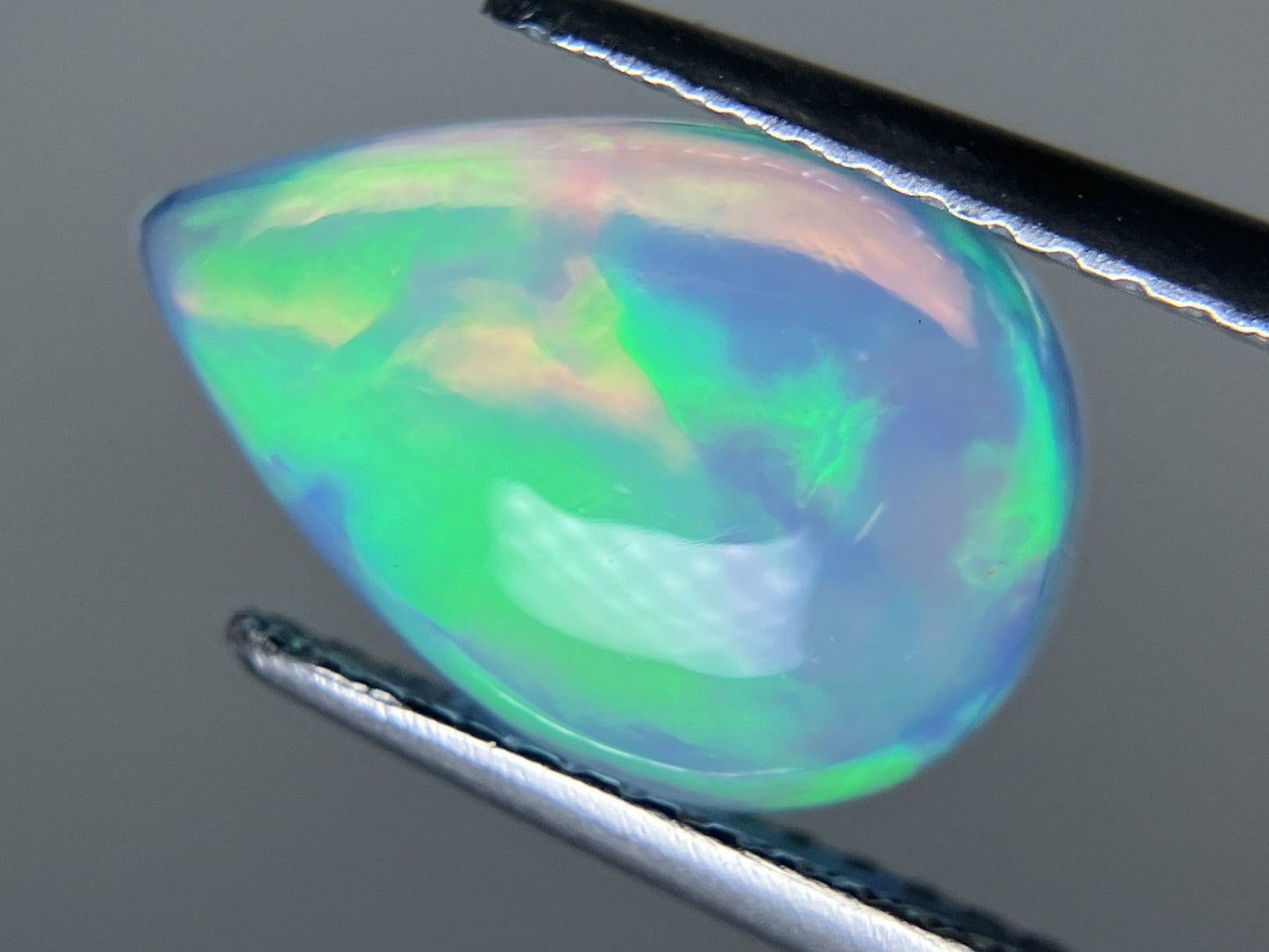 オパール 1.949ct 宝石ソーティング付き  12.2㎜×8.3㎜×3.8㎜  ルース（ 裸石 ） 3917YY