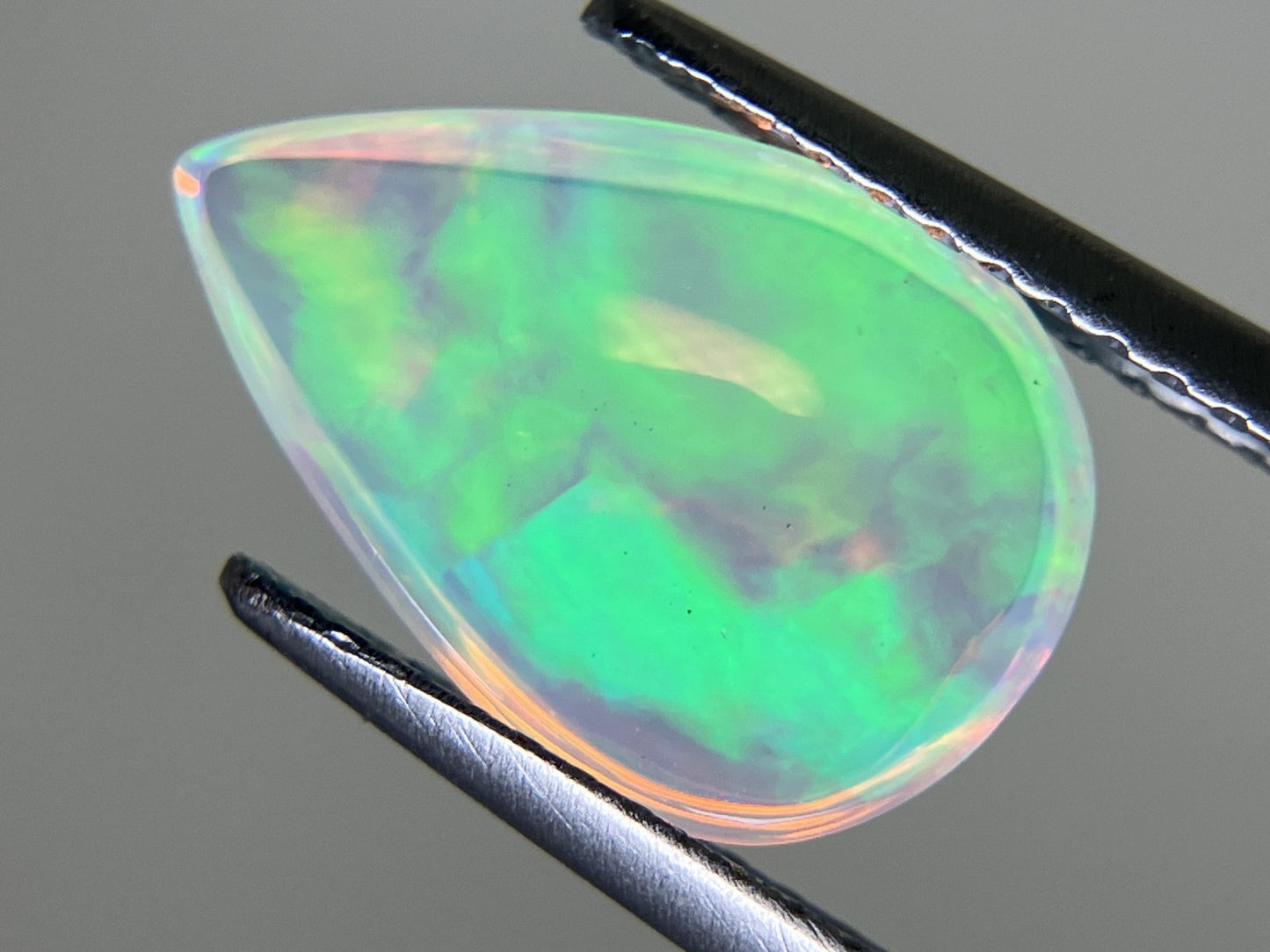 オパール 1.949ct 宝石ソーティング付き  12.2㎜×8.3㎜×3.8㎜  ルース（ 裸石 ） 3917YY