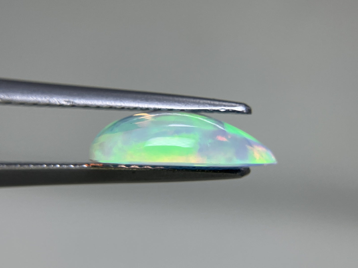 オパール 1.949ct 宝石ソーティング付き  12.2㎜×8.3㎜×3.8㎜  ルース（ 裸石 ） 3917YY
