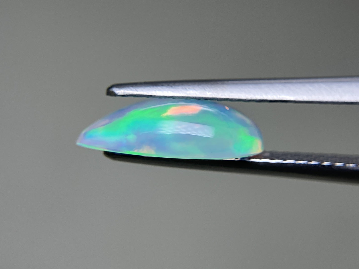オパール 1.949ct 宝石ソーティング付き  12.2㎜×8.3㎜×3.8㎜  ルース（ 裸石 ） 3917YY