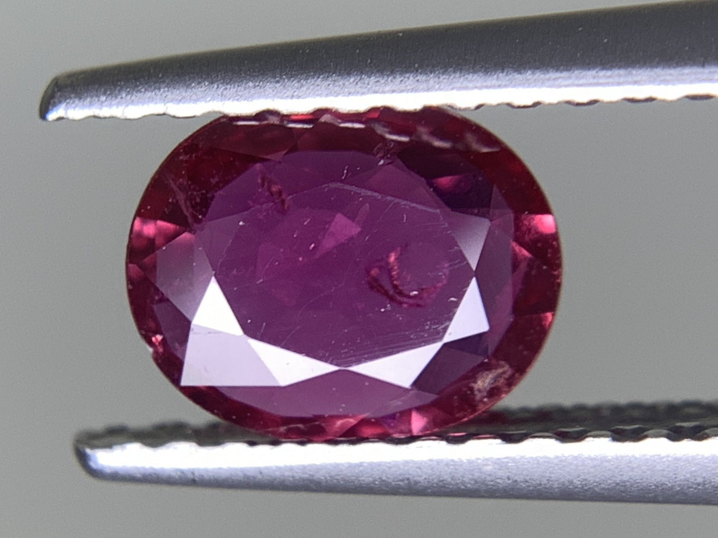 ルビー 天然 0.693ct 中央宝石ソーティング付き 6.61㎜×5.43㎜×1.97㎜ ルース（ 裸石 ） 5669Y