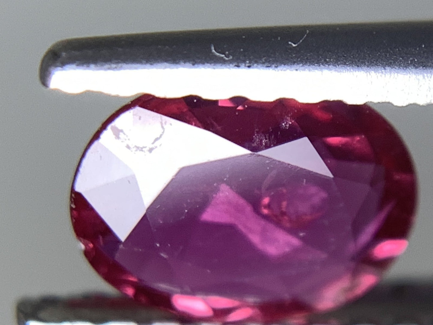 ルビー 天然 0.693ct 中央宝石ソーティング付き 6.61㎜×5.43㎜×1.97㎜ ルース（ 裸石 ） 5669Y