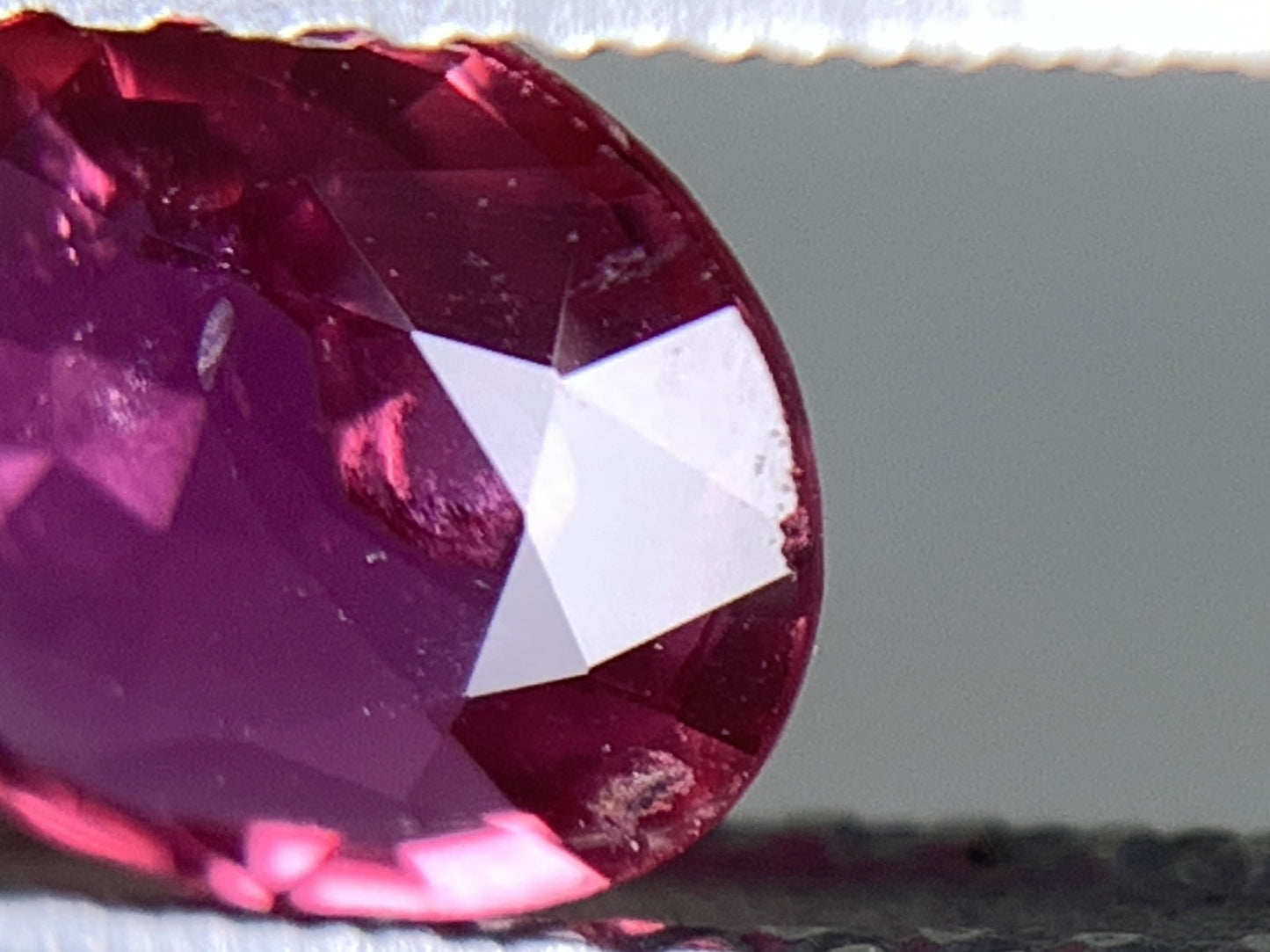 ルビー 天然 0.693ct 中央宝石ソーティング付き 6.61㎜×5.43㎜×1.97㎜ ルース（ 裸石 ） 5669Y