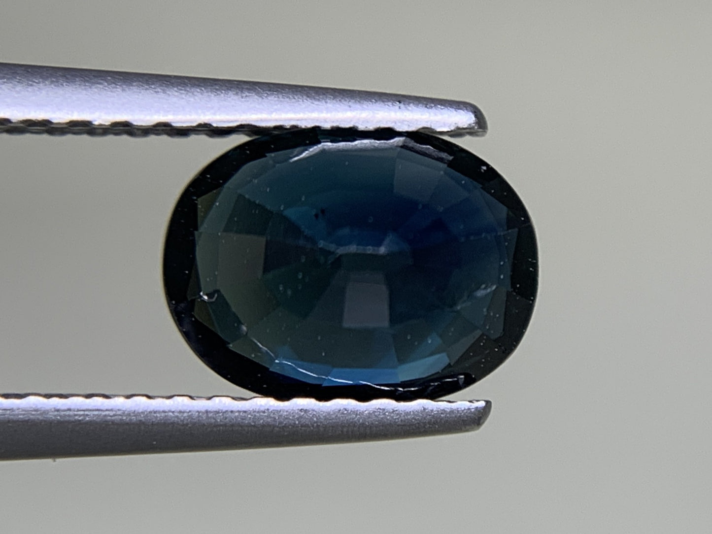 サファイア 1.625ct  宝石ソーティング付き  7.8㎜×5.9㎜×3.9㎜  ルース（ 裸石 ） 3207Y