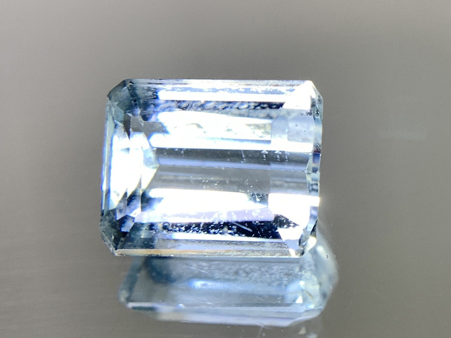 アクアマリン 1.663ct  宝石ソーティング付き  7.8㎜×6.4㎜×4.2㎜  天然 ルース（ 裸石 ） 4776Y