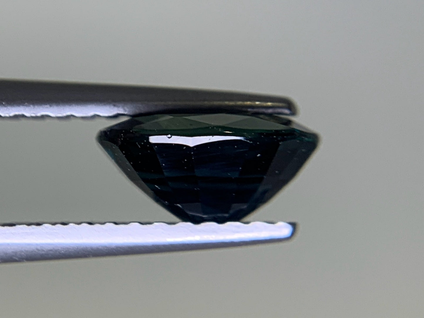 サファイア 1.625ct  宝石ソーティング付き  7.8㎜×5.9㎜×3.9㎜  ルース（ 裸石 ） 3207Y