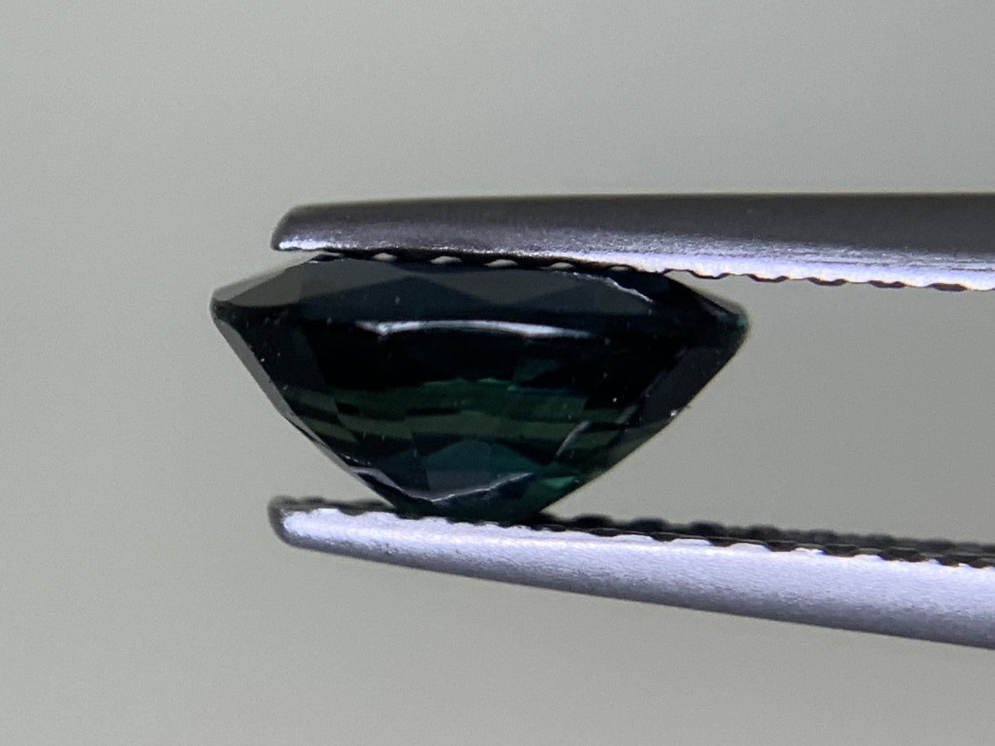 サファイア 1.625ct  宝石ソーティング付き  7.8㎜×5.9㎜×3.9㎜  ルース（ 裸石 ） 3207Y