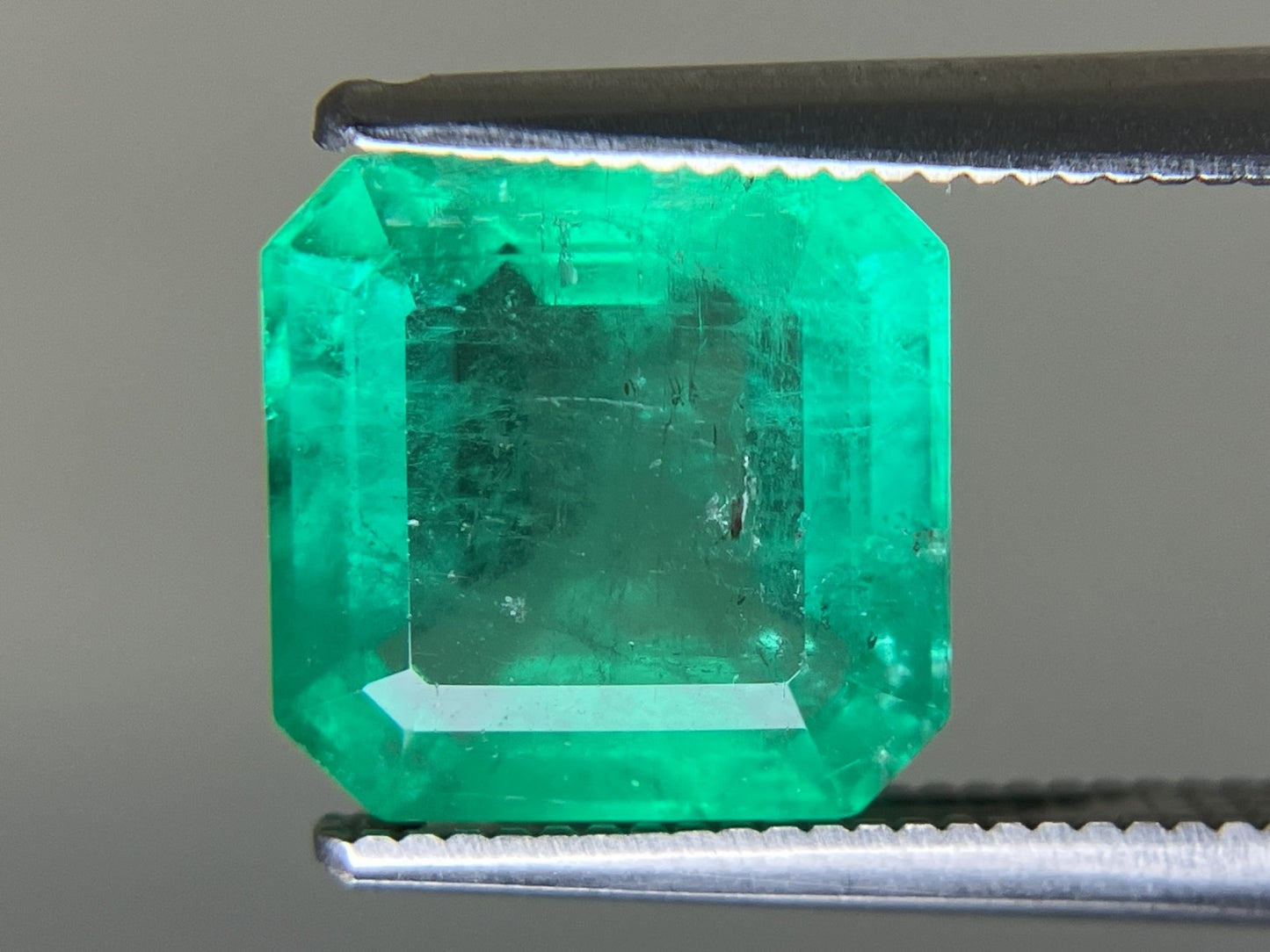 エメラルド 天然 3.095ct 中央宝石ソーティング付き 9.10㎜×8.99㎜×5.23㎜ ルース（ 裸石 ） 6468YY