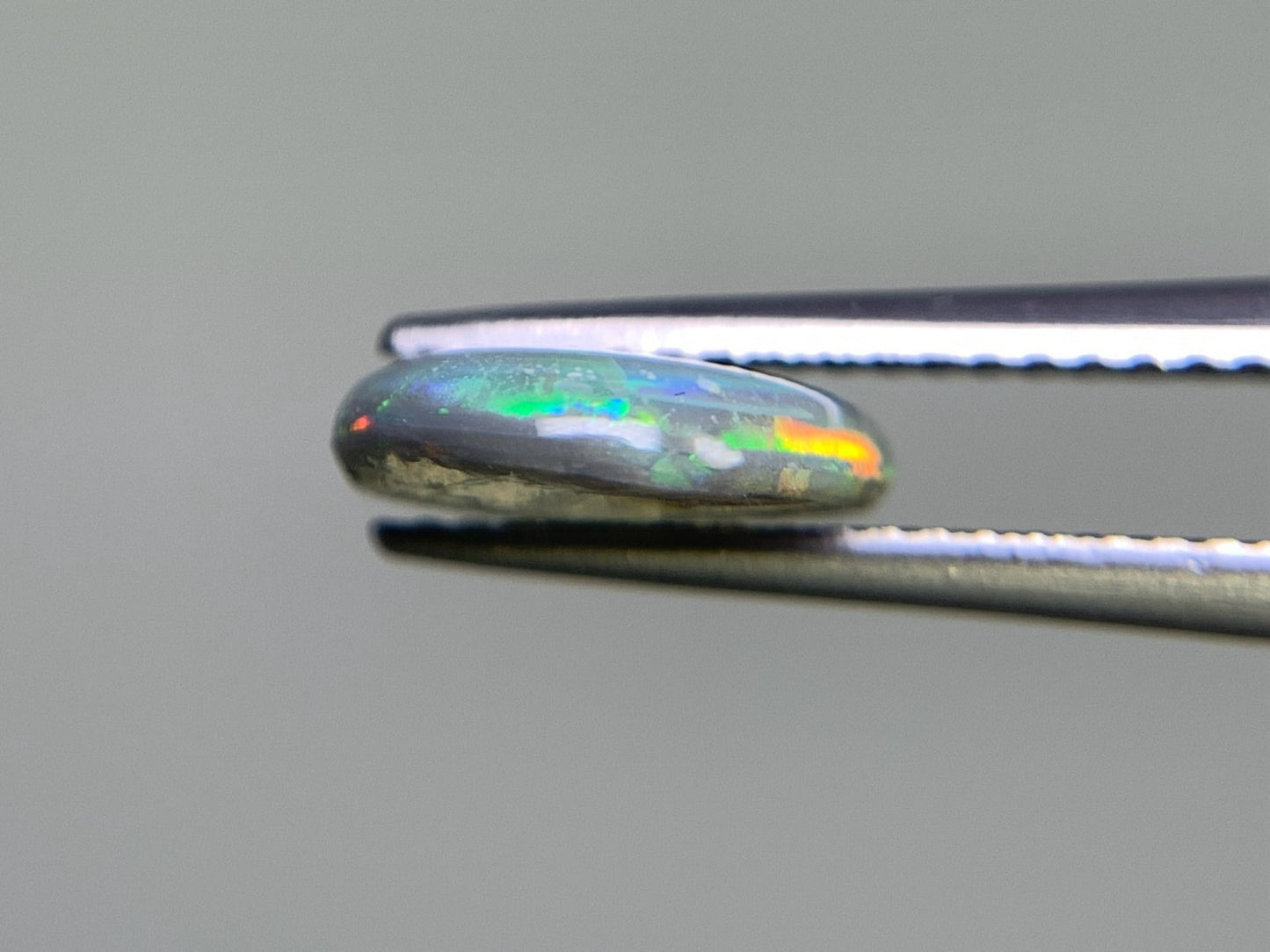ブラックオパール 2.121ct 宝石ソーティング付き  11.9㎜×9.7㎜×3.0㎜ ルース（ 裸石 ） 2327Y
