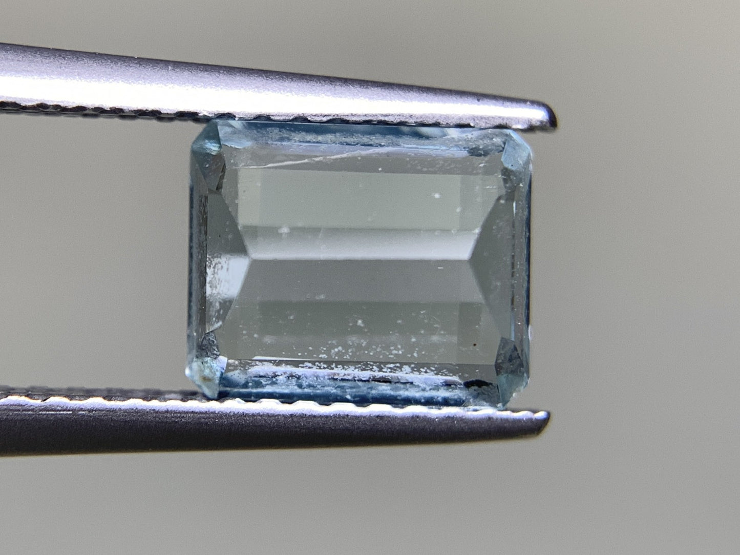 アクアマリン 1.663ct  宝石ソーティング付き  7.8㎜×6.4㎜×4.2㎜  天然 ルース（ 裸石 ） 4776Y