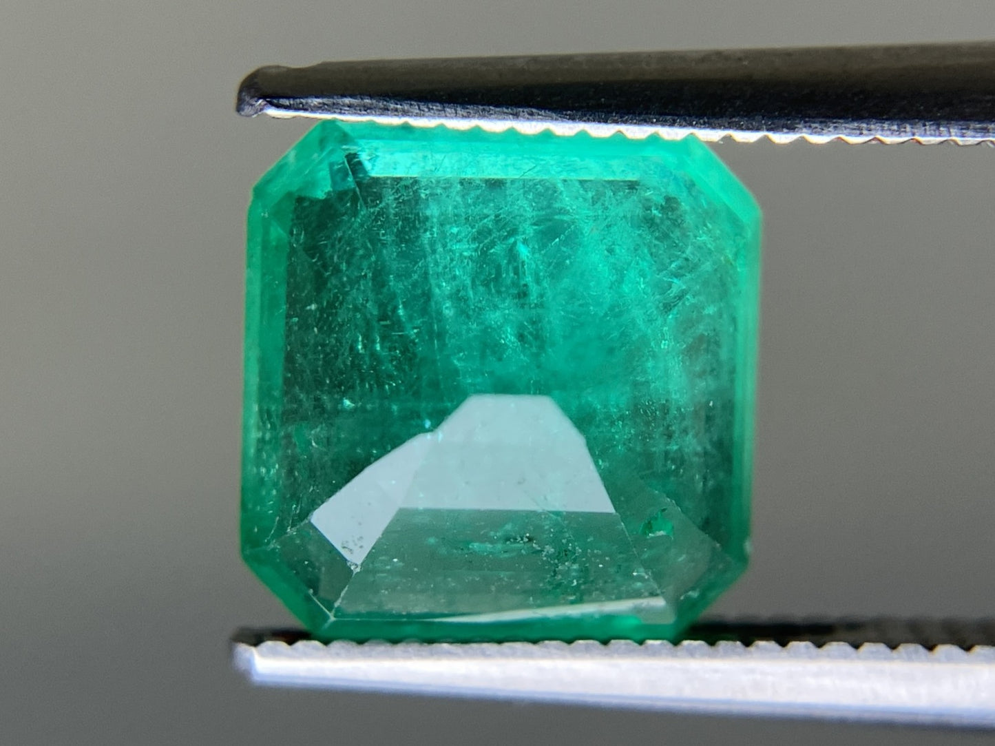 エメラルド 天然 3.095ct 中央宝石ソーティング付き 9.10㎜×8.99㎜×5.23㎜ ルース（ 裸石 ） 6468YY