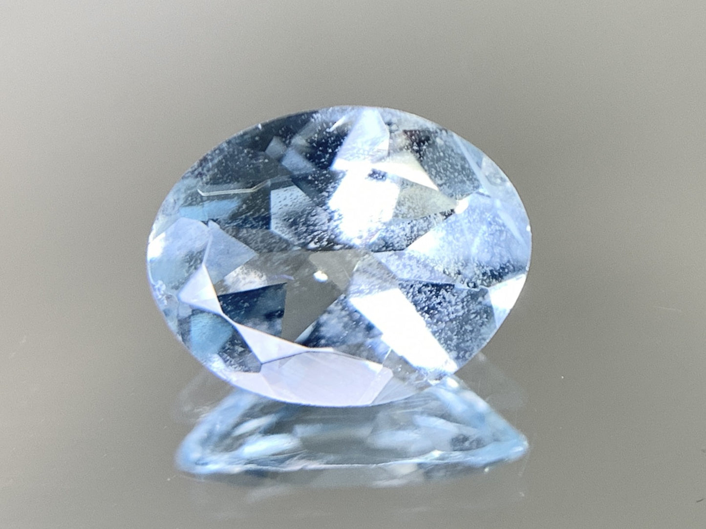 アクアマリン 1.388ct  宝石ソーティング付き  8.9㎜×7.0㎜×4.3㎜  天然 ルース（ 裸石 ） 4734Y