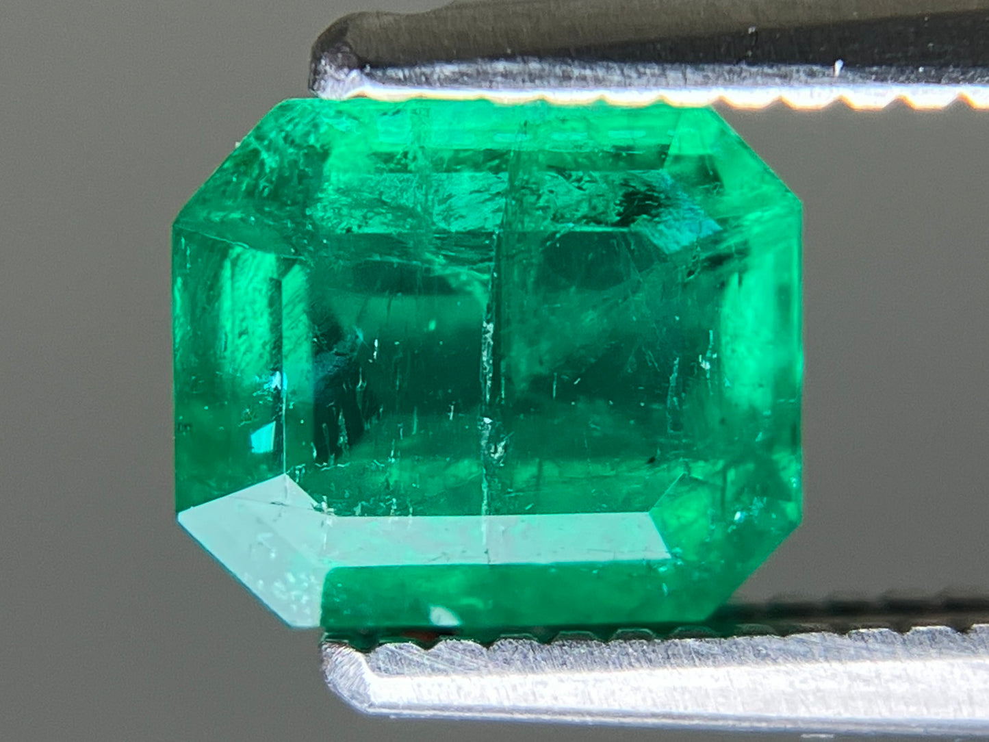 エメラルド 天然 0.958ct 中央宝石ソーティング付き 6.48㎜×5.53㎜×3.46㎜ ルース（ 裸石 ） 6465YY