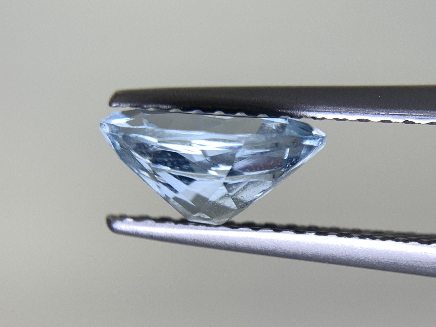 アクアマリン 1.388ct  宝石ソーティング付き  8.9㎜×7.0㎜×4.3㎜  天然 ルース（ 裸石 ） 4734Y