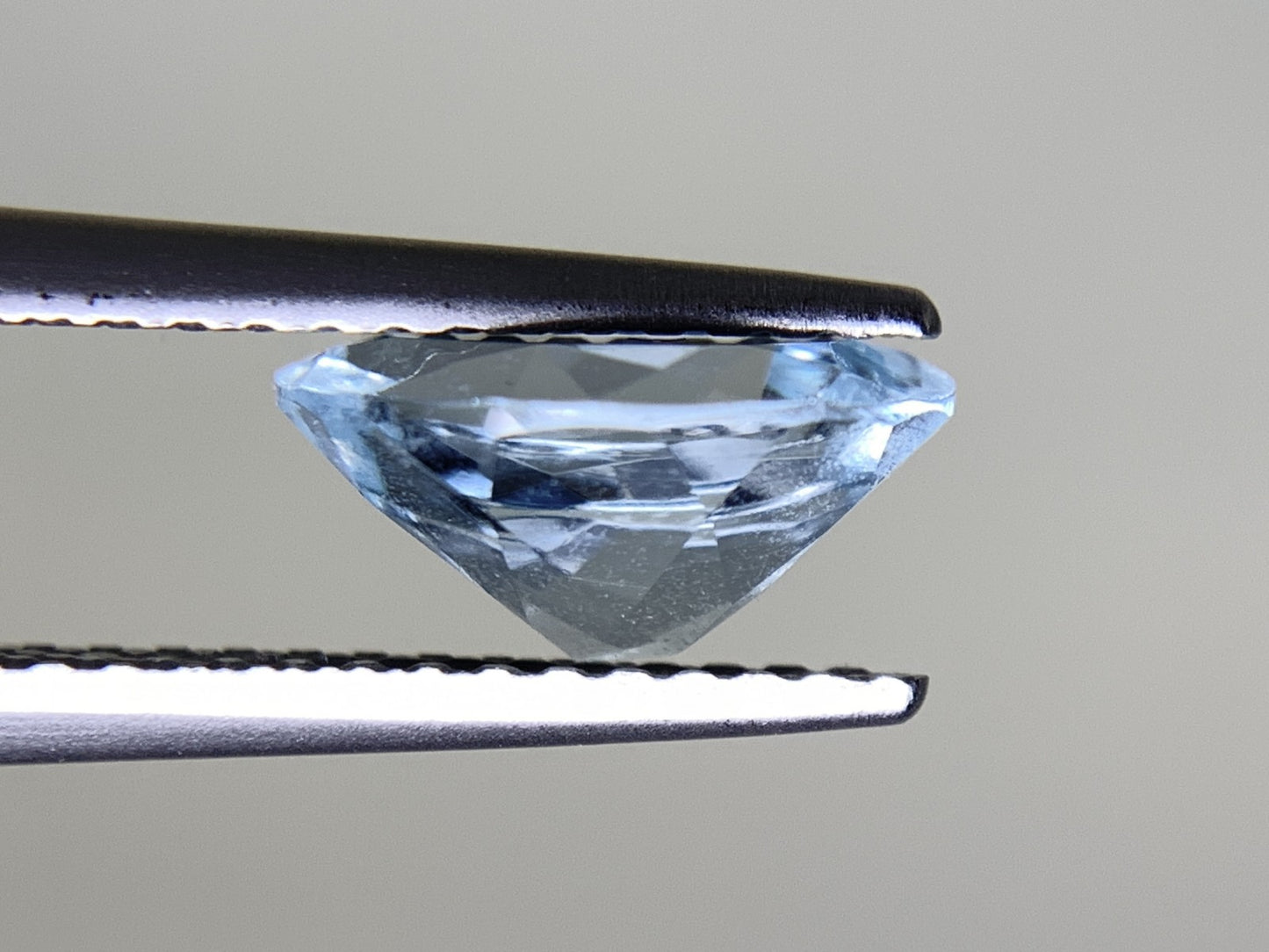 アクアマリン 1.388ct  宝石ソーティング付き  8.9㎜×7.0㎜×4.3㎜  天然 ルース（ 裸石 ） 4734Y