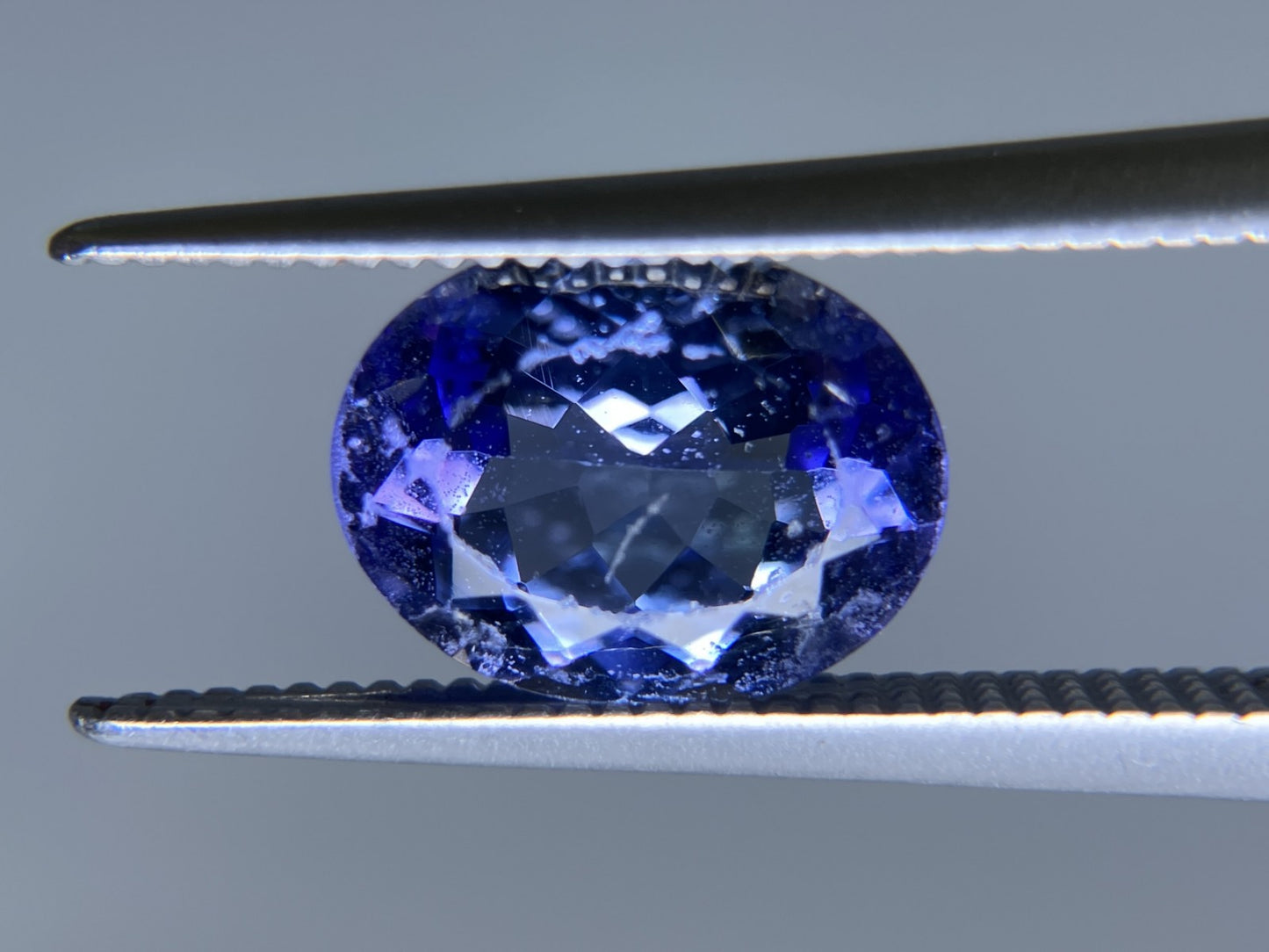 タンザナイト 1.841ct 宝石ソーティング付き 9.0㎜×7.0㎜×3.9㎜ ルース（ 裸石 ） 4017K