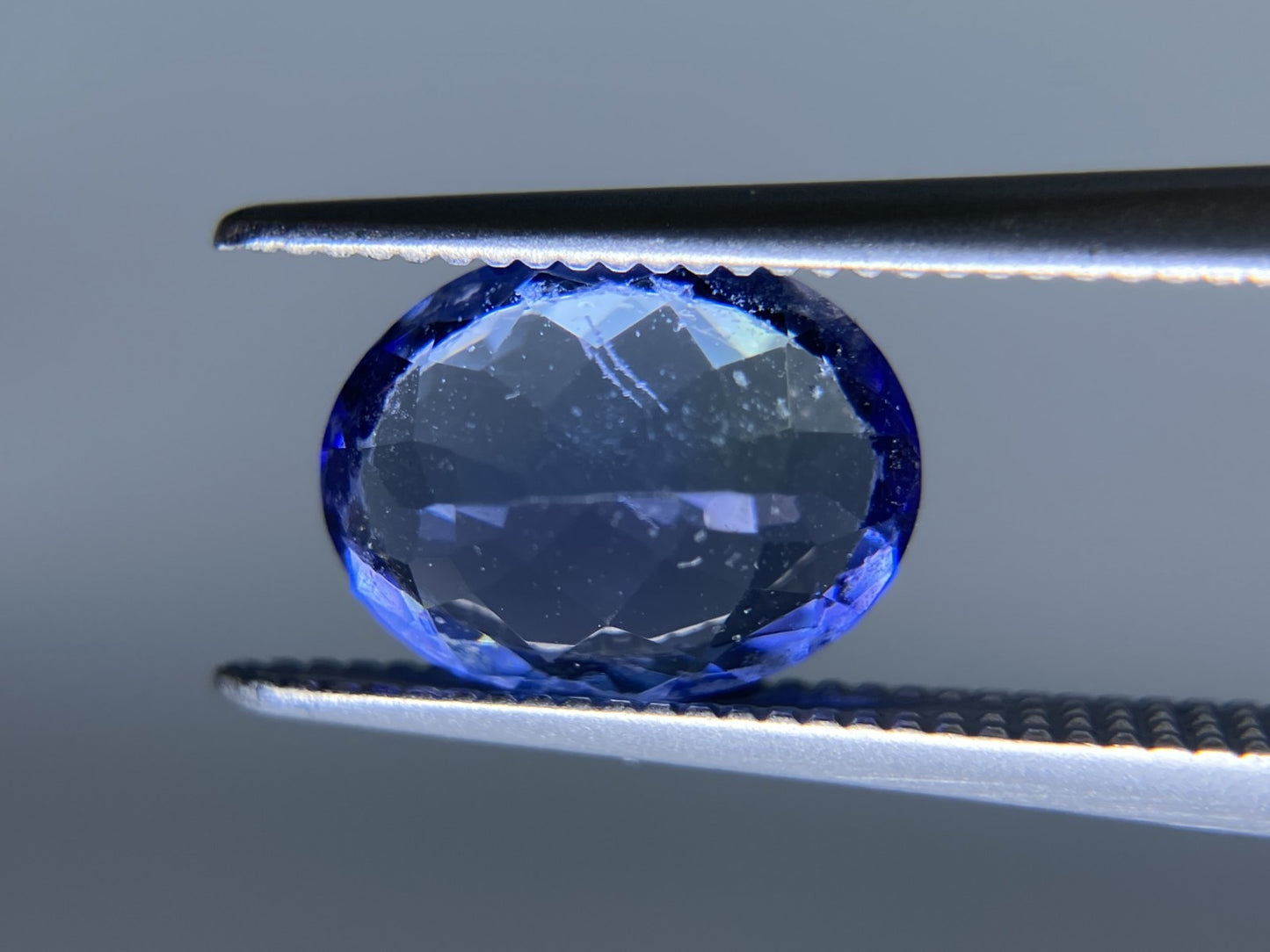 タンザナイト 1.841ct 宝石ソーティング付き 9.0㎜×7.0㎜×3.9㎜ ルース（ 裸石 ） 4017K