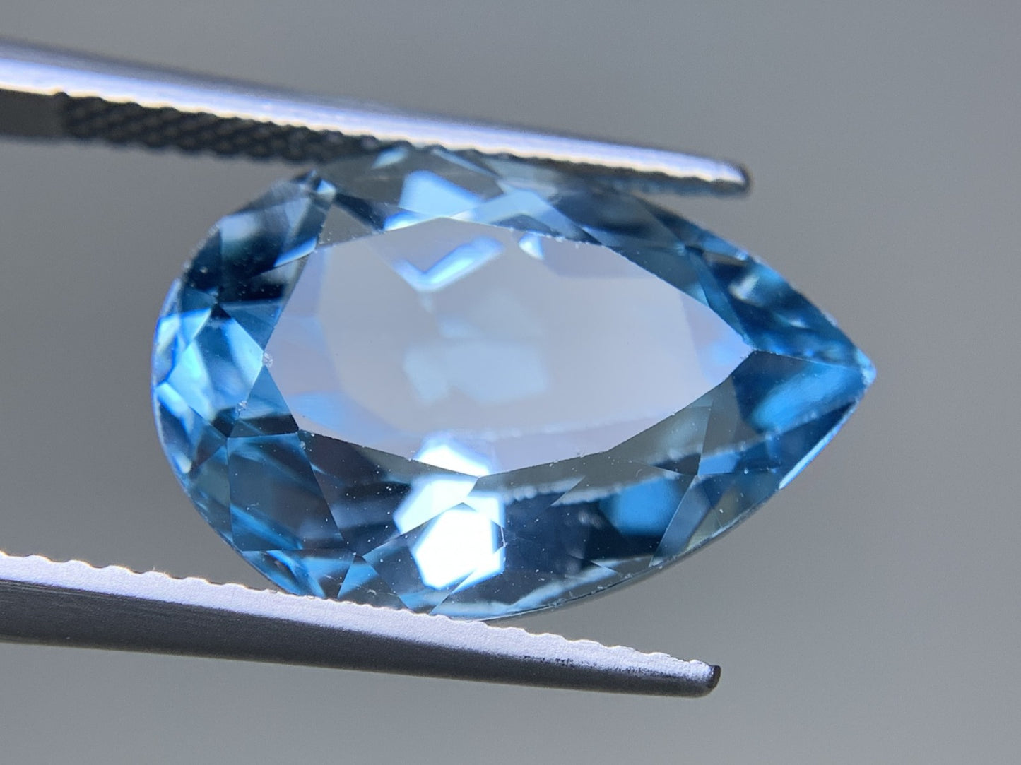 ブルートパーズ 天然 12.308ct 宝石ソーティング付き 16.9㎜×12.1㎜×8.7㎜ ルース（ 裸石 ） 6673Y