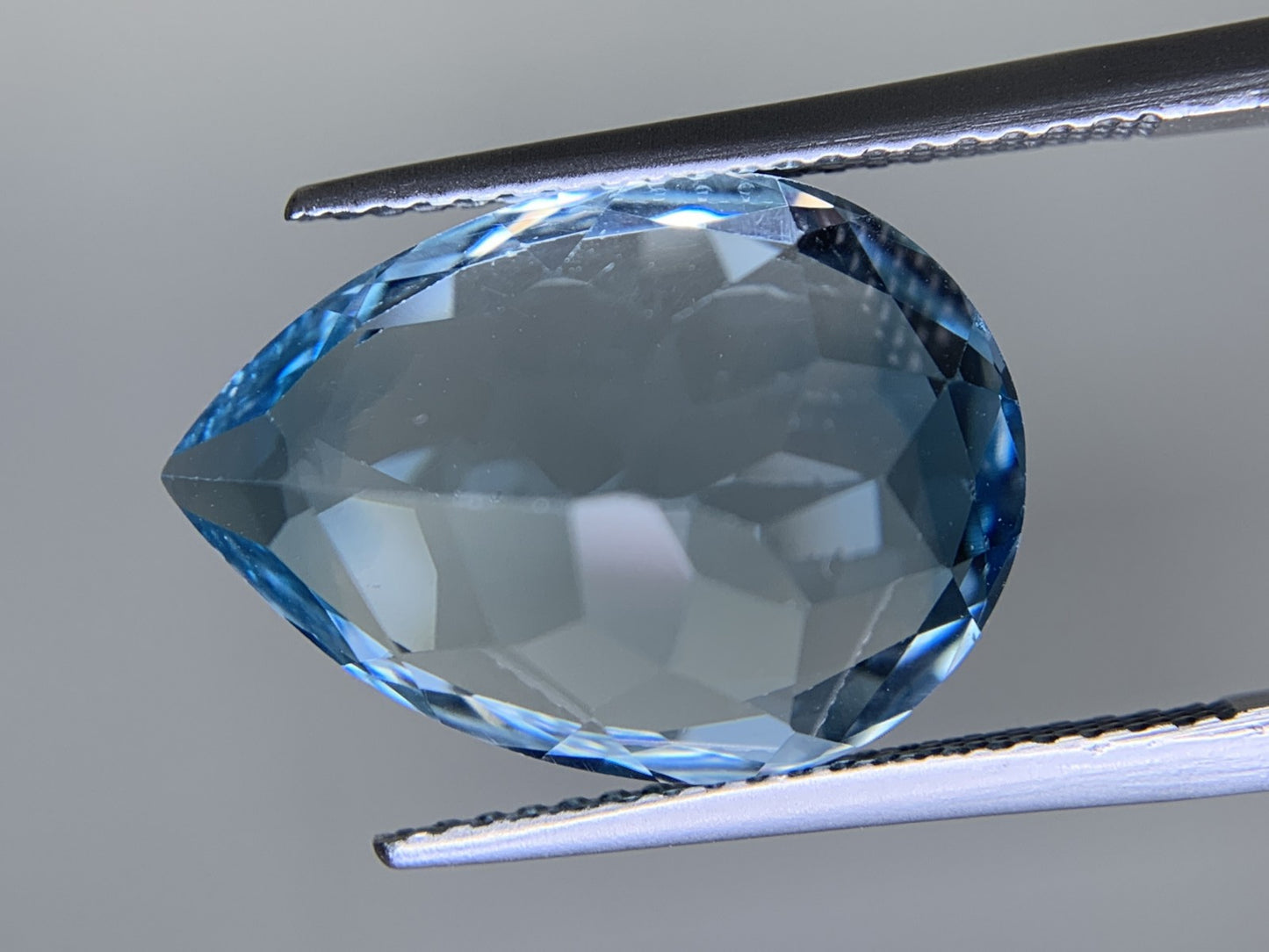 ブルートパーズ 天然 12.308ct 宝石ソーティング付き 16.9㎜×12.1㎜×8.7㎜ ルース（ 裸石 ） 6673Y