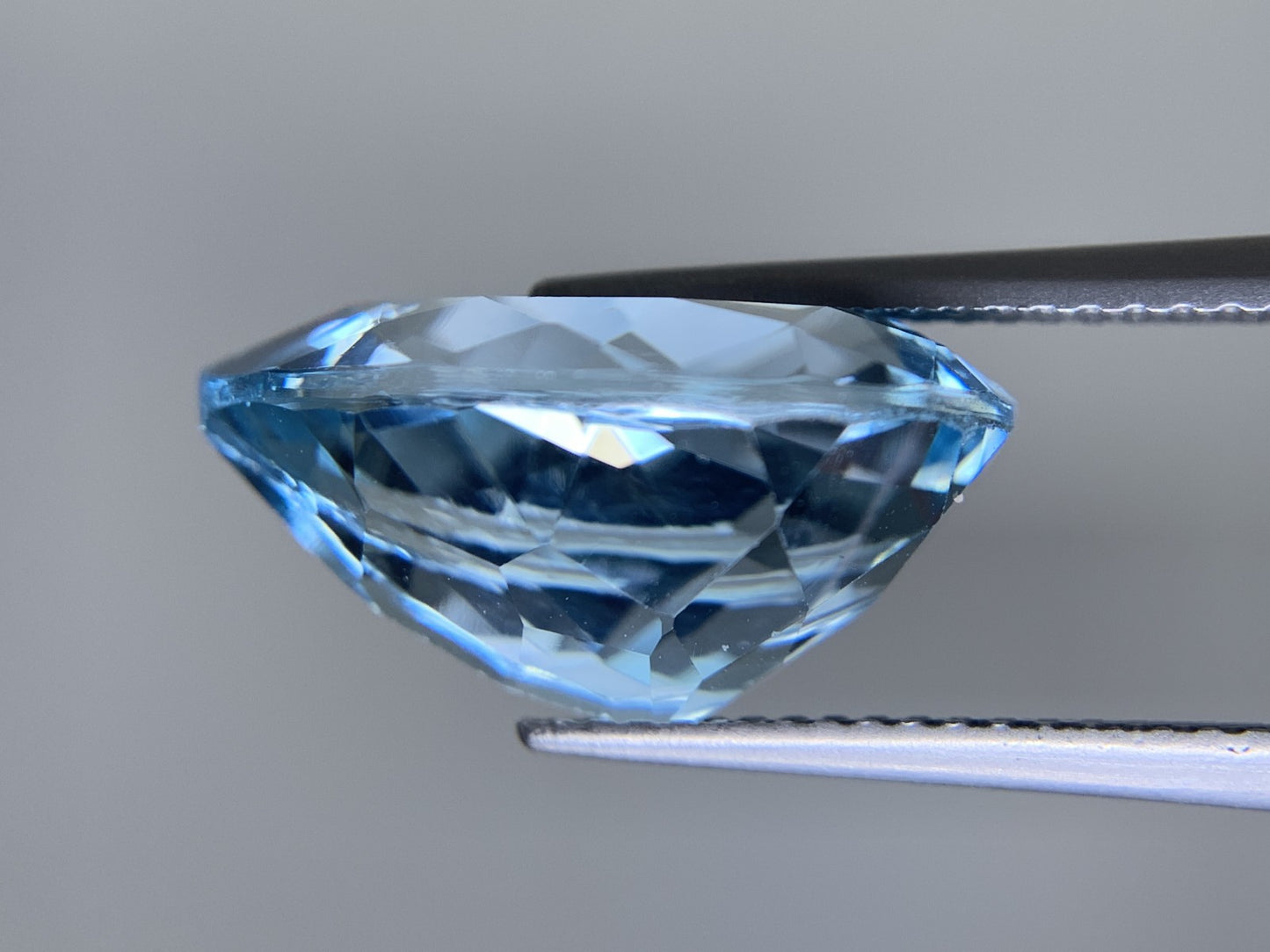 ブルートパーズ 天然 12.308ct 宝石ソーティング付き 16.9㎜×12.1㎜×8.7㎜ ルース（ 裸石 ） 6673Y