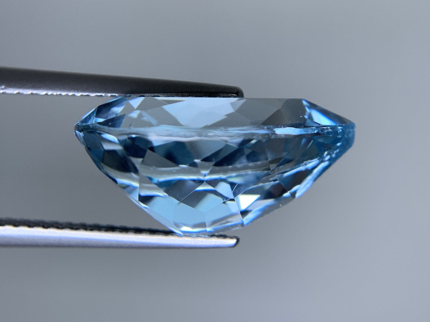 ブルートパーズ 天然 12.308ct 宝石ソーティング付き 16.9㎜×12.1㎜×8.7㎜ ルース（ 裸石 ） 6673Y