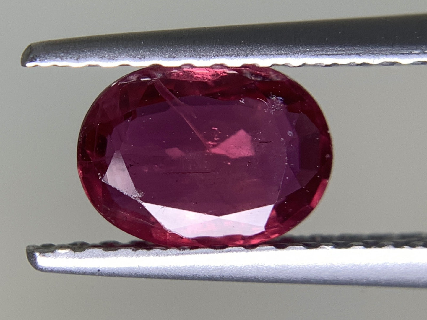 ルビー  天然  1.010ct  中央宝石ソーティング付き  7.18㎜×5.43㎜×2.40㎜   ルース（ 裸石 ） 5660Y