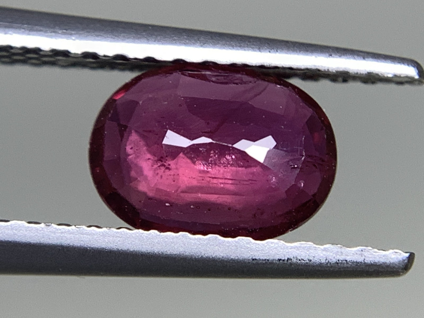 ルビー  天然  1.010ct  中央宝石ソーティング付き  7.18㎜×5.43㎜×2.40㎜   ルース（ 裸石 ） 5660Y