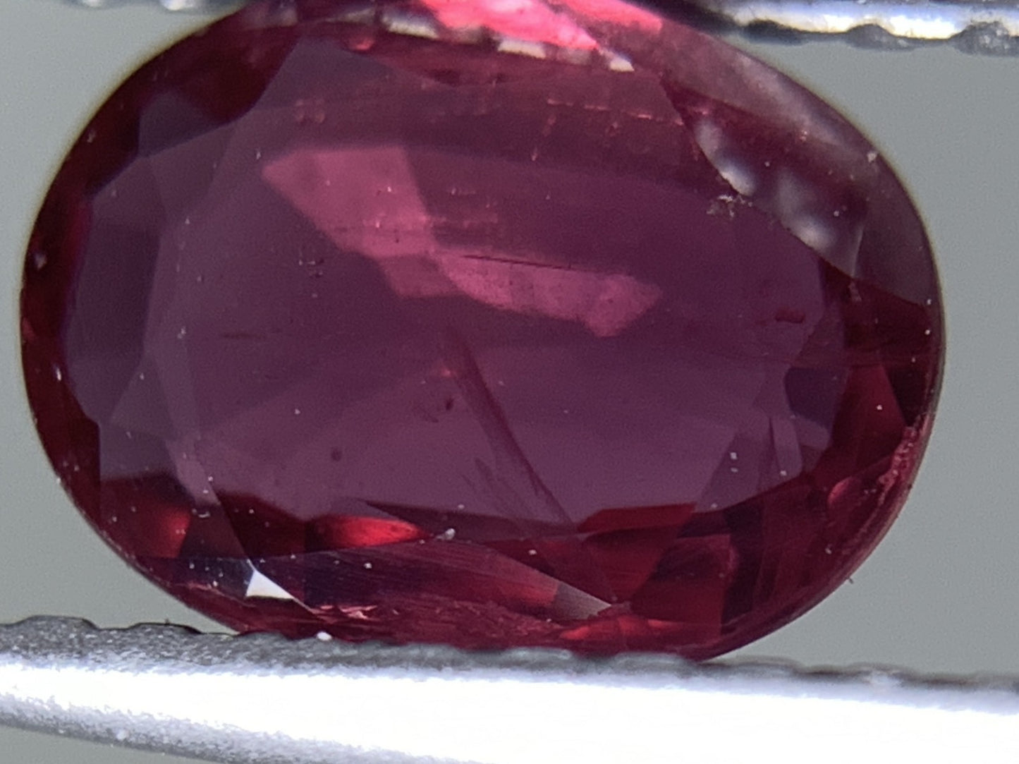 ルビー  天然  1.010ct  中央宝石ソーティング付き  7.18㎜×5.43㎜×2.40㎜   ルース（ 裸石 ） 5660Y