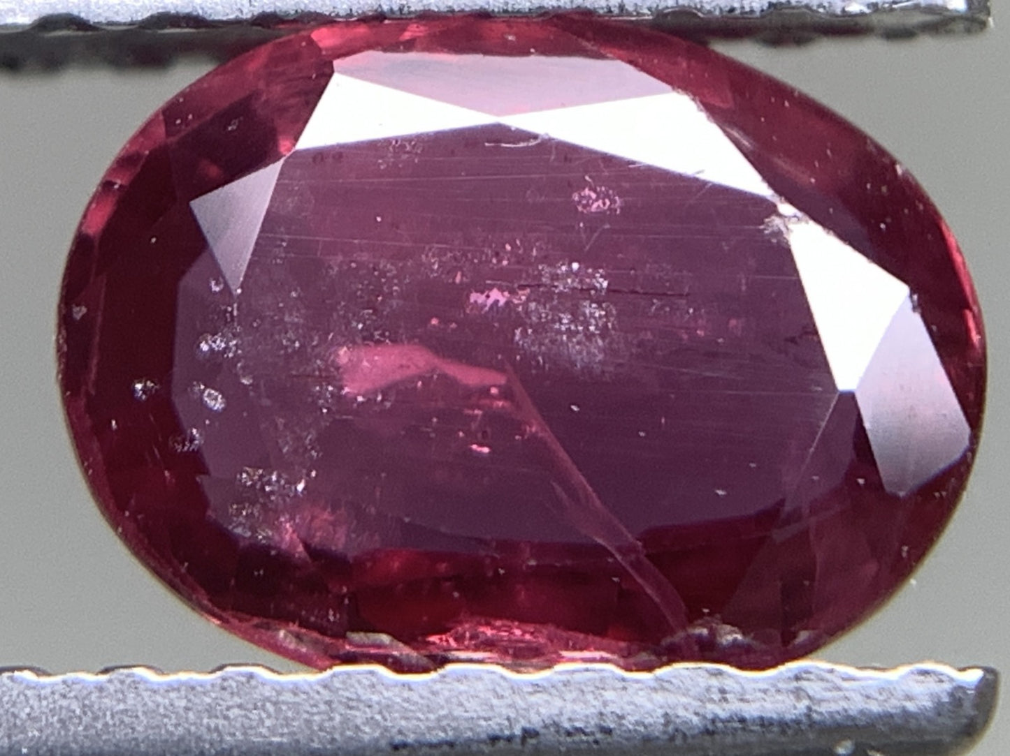 ルビー  天然  1.010ct  中央宝石ソーティング付き  7.18㎜×5.43㎜×2.40㎜   ルース（ 裸石 ） 5660Y