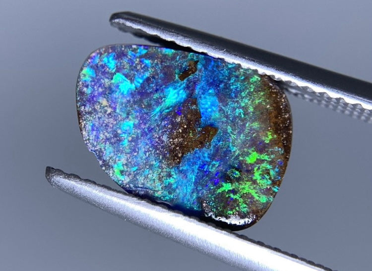 宝石ソーティング付き 天然 ボルダーオパール 3.275ct 縦11.5㎜×横8.3㎜×高さ3.8㎜ 2901Y