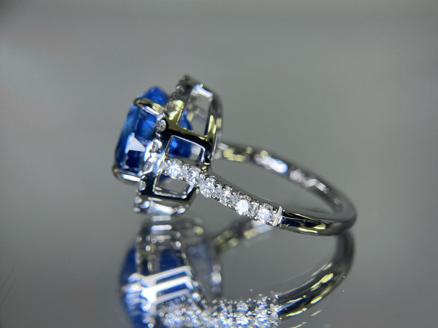 サファイア 非加熱 コンフラワーブルー スリランカ産 S10.05ct  AIGS鑑別書付き  リング（指輪） D0.85ct   PT900   9.0g 3230S
